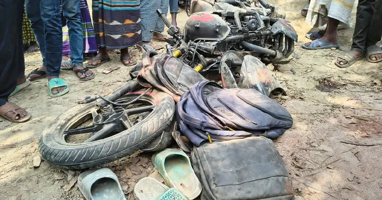 দুর্ঘটনা কবলিত মোটরসাইকেল